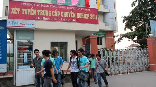 dinh_chi_tuyen_sinh_2012 dinh_chi_tuyen_sinh_2012