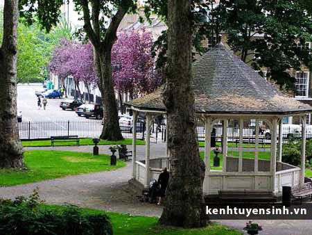 daị hoc quoc te City University London, dai hoc kinh te quoc te, du hoc sinh, hoc dai hoc, truong hoc than thien