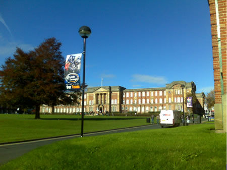 Vì sao chọn Đại học quốc tế Leeds Metropolitan - Ảnh 1