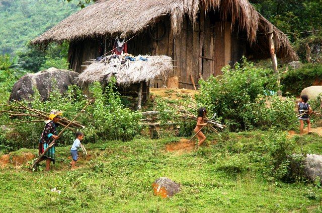 gia dinh cac em qua ngheo