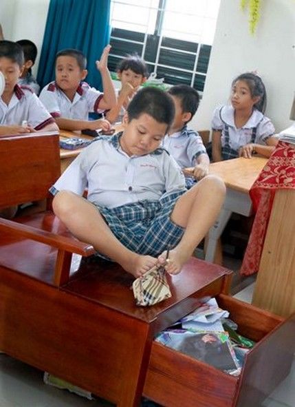 cau_be_khong_tay_vu_minh_hung_tu_lam_viec cau_be_khong_tay_vu_minh_hung_tu_lam_viec