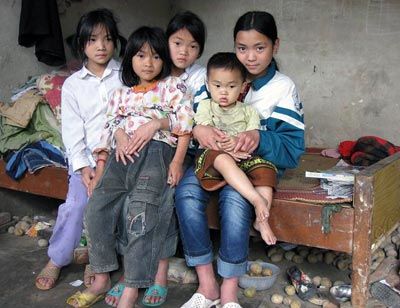 huong_va_cac_em_nho_cua_em_trong_can_nha_tuyenh_toang huong_va_cac_em_nho_cua_em_trong_can_nha_tuyenh_toang