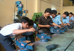 truong_nghe_bi_buc_tu