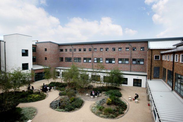 trường phổ th&ocirc;ng quốc tế Hammersmith & West London College