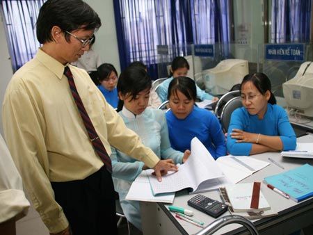 kho_tuyen_va_giu_giang_vien_dh, giang vien te, thu nhap thap, che do kem, khong on dinh, doi song kho khan kho_tuyen_va_giu_giang_vien_dh