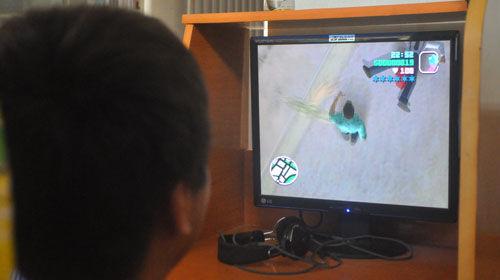 hoc_sinh_choi_game_bao_luc hoc_sinh_choi_game_bao_luc