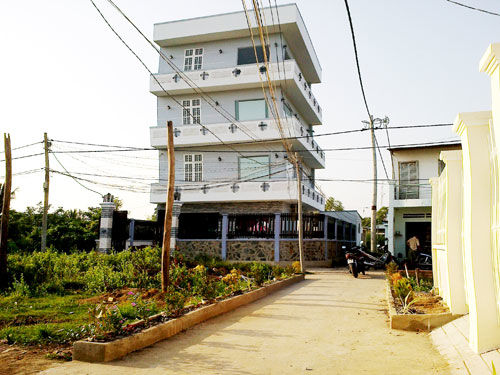 Học gần xong mới biết chưa được tuyển sinh