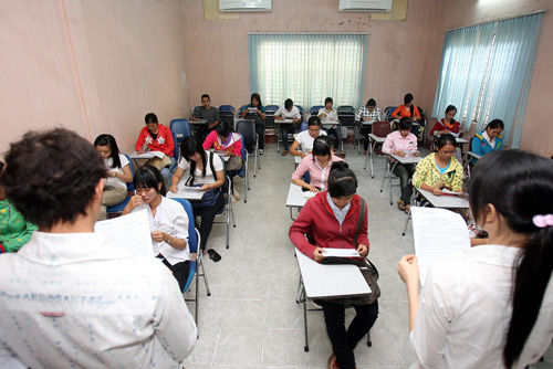 Không thi lại không phải sinh viên