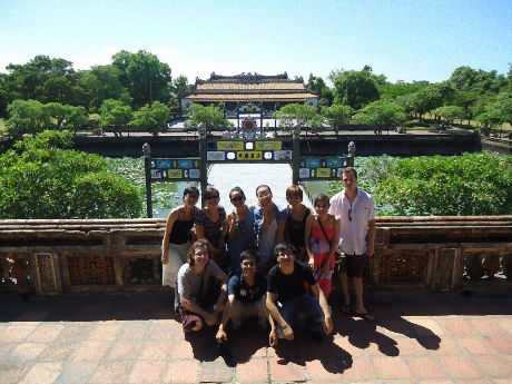 Kết bạn với sinh viên quốc tế khó hay dễ?