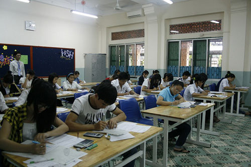 Thí sinh các trường bị đình chỉ tuyển sinh được nộp lại hồ sơ