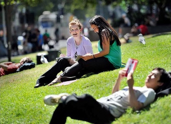 Con đường vào đại học tại Anh - Dự bị đại học hay A Level?