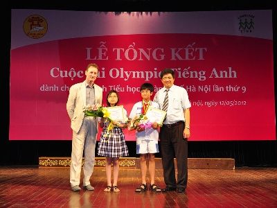 Cuộc thi Olympic Tiếng Anh trao giải thưởng