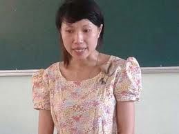 Cô giáo vụt thước kẻ vào mặt học sinh bị đình chỉ công tác