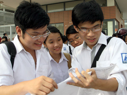 Ngày đầu thi tốt nghiệp: Dễ đạt điểm trung bình