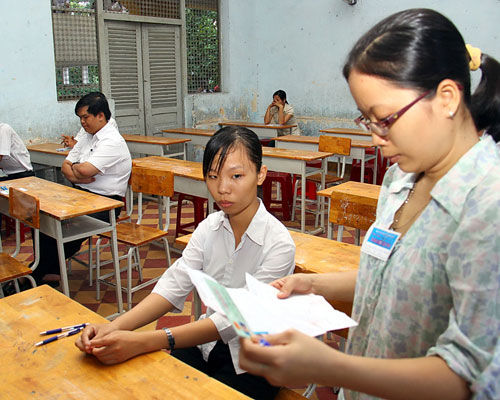 Gần 3.000 thí sinh bỏ thi trong ngày đầu tiên