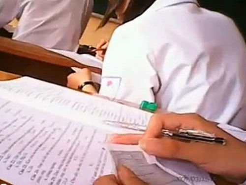 Vụ clip ném "phao" thi: Đình chỉ chủ tịch hội đồng coi thi