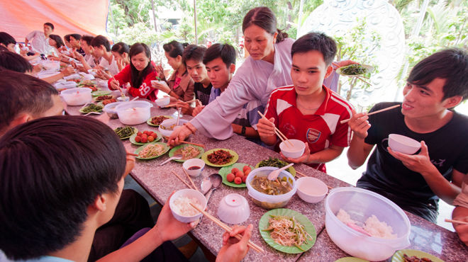 Khắp nơi tiếp sức thí sinh