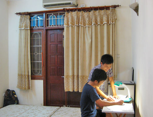 Sĩ tử ở biệt thự, khách sạn