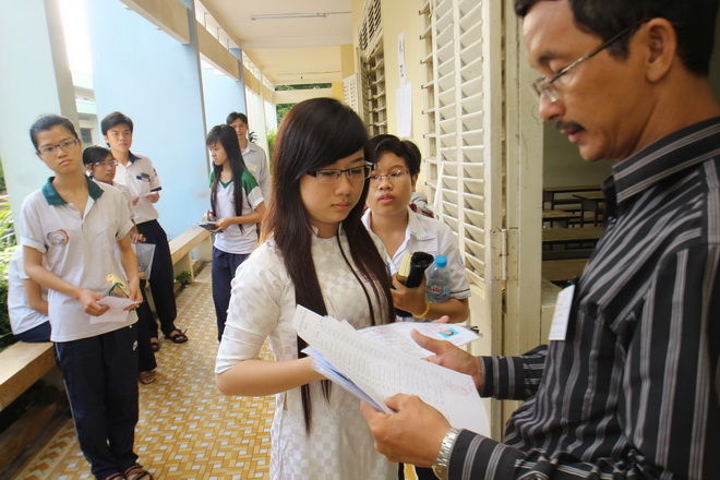 Đề thi Toán khối A: Hà Nội nói dễ, TP.HCM nói khó