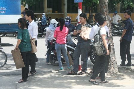 Thí sinh bất ngờ khi đề thi yêu cầu vẽ... rá tre