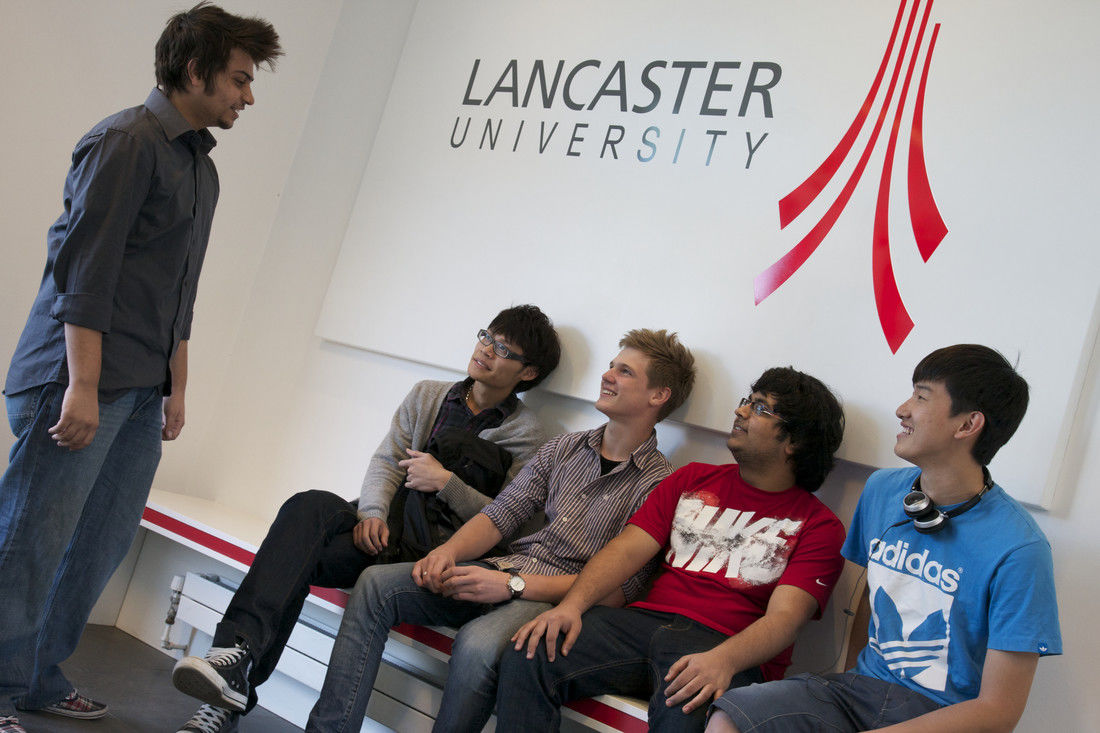 Chạm tay vào cổng trường Đại Học Tốp 10 của Anh