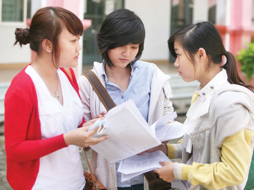 Đề thi tiếp tục về chủ quyền biển đảo