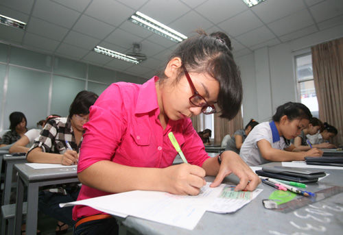 Điểm sàn dự kiến khối C, D sẽ cao hơn năm 2011