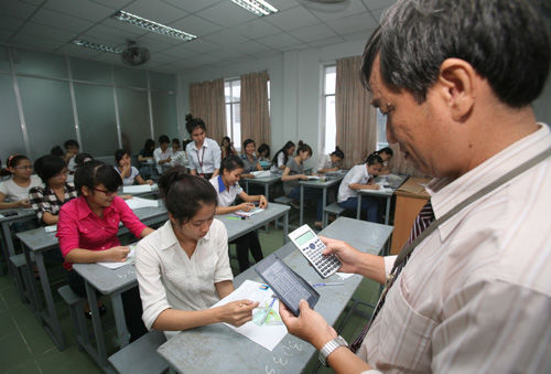 Vì sao vẫn đào tạo tại chức dù không muốn tuyển?