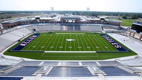 Trường học ở Mỹ chi 60 triệu USD xây sân vận động