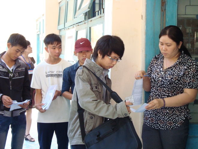 Lại tẩy chay không tuyển tại chức ở Nam Định