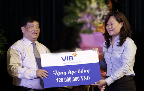 VIB trao 30 suất học bổng cho sinh viên Học viện Ngân Hàng