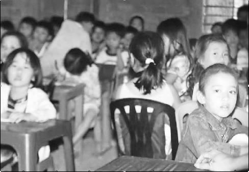 Trẻ học thêm từ mờ sáng