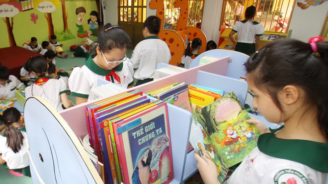 Thu tiền trường có thể đổ đồng cho tất cả phụ huynh?