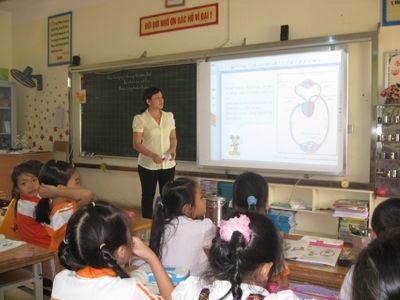 Chi bạo tay hơn cho thiết bị trường học từ tiền phụ huynh