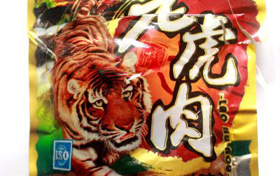 Tiềm ẩn nguy cơ quà ăn vặt trước cổng trường