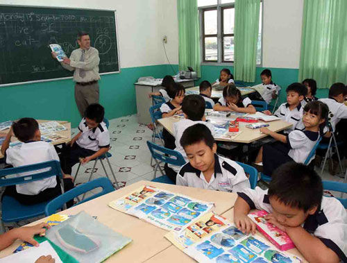 Tuyển giáo viên người nước ngoài dạy tiếng anh từ tiền phụ huynh