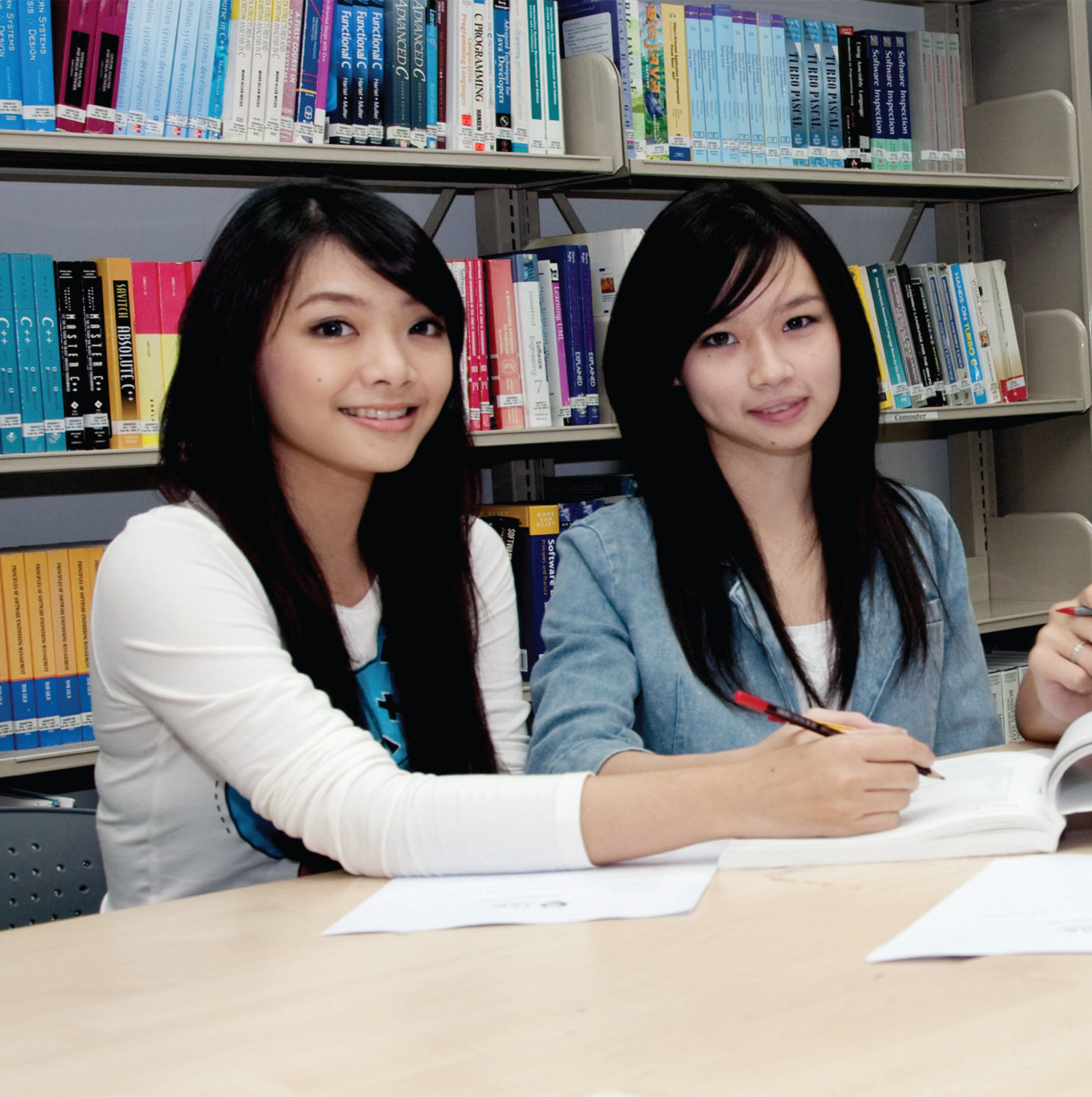 Học bổng du học Singapore học viện giáo dục TMC