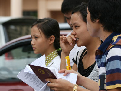 Nhà giáo dạy thêm bị đối xử như tội phạm