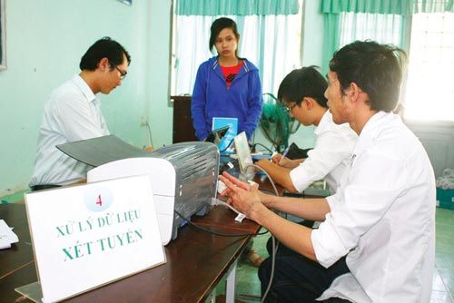 Hạ điểm sàn đại học nhiều trường vẫn thiếu chỉ tiêu