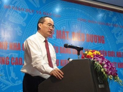 Tuyên dương những giáo viên xuất sắc vượt khó