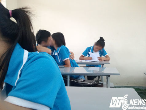 Nhức mắt với cảnh yêu đương trong lớp của học sinh