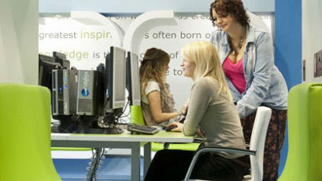 Khóa học trực tuyến tại 12 trường đại học hàng đầu nước Anh