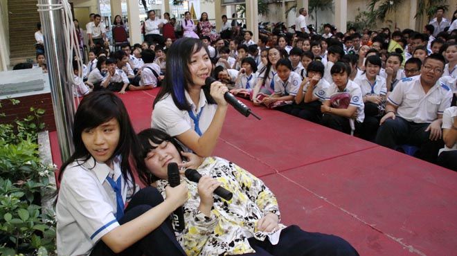 Lễ chào cờ đấy ý nghĩa ở trung tâm giáo dục thường xuyên