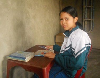 Ước mơ của cô học trò giỏi mồ côi cha