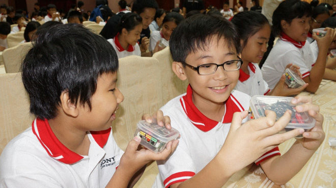 Không nên cho trẻ đị học trước tuổi