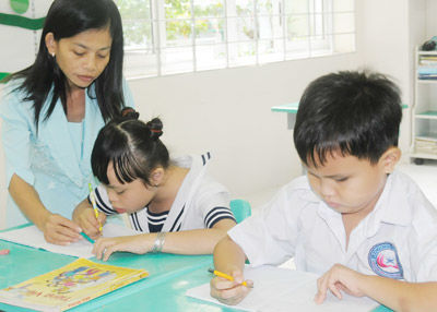 Đầu tư trường cho trẻ khiếm thính còn quá yếu