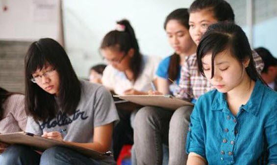 Cuốn những điều cần biết về tuyển sinh đại học và cao đẳng năm 2013