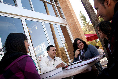 Việt Nam đang chảy máu ngoại tệ vì du học