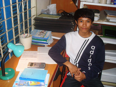 Cậu sinh viên mồ côi biết vượt lên số phận