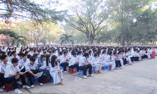 Đại học Bình Dương tư vấn tuyển sinh hướng nghiệp 2013 tại Long An